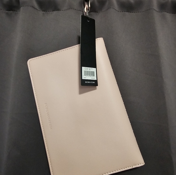 BCBG pink envelope wristlet. - Picture 3 of 3